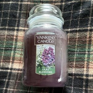 Yankee Candle Lilac Blossoms - Jar Candle
